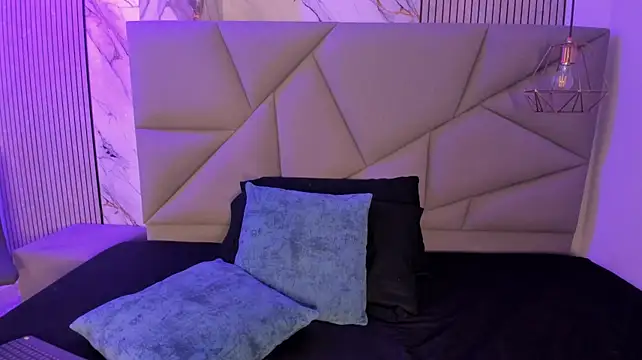 Tatihornyy stripchat live cam model