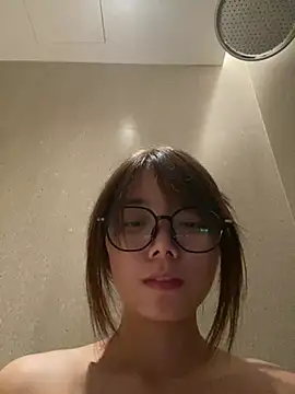 Puting_q stripchat live cam model