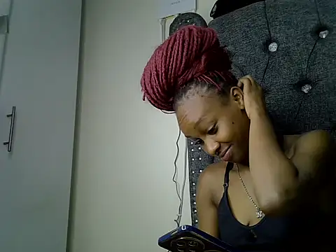 cocolaurah stripchat live cam model