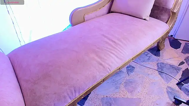 FoxLuxe stripchat live cam model