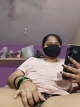 Priyanka_30 stripchat live cam model
