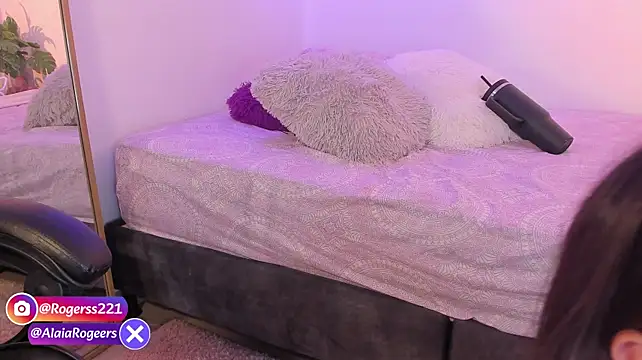 AlaiaRogers stripchat live cam model