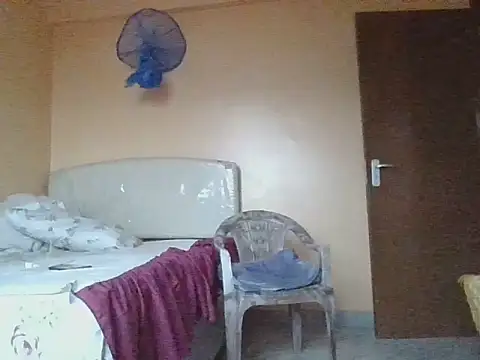 pinky-lips stripchat live cam model
