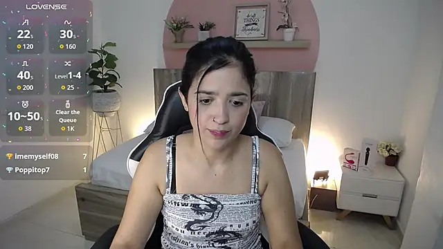 lucia_henao_ stripchat live cam model