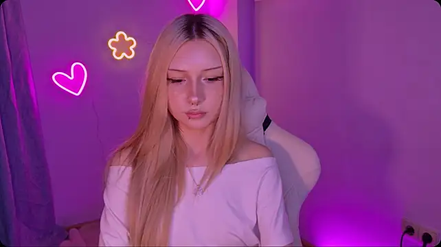 SashaQuin stripchat live cam model