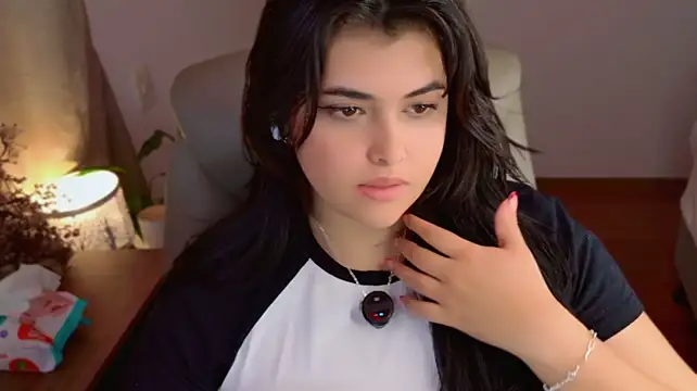 Nannicutee stripchat live cam model