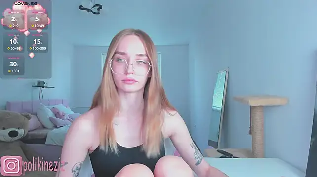 MoonDust stripchat live cam model