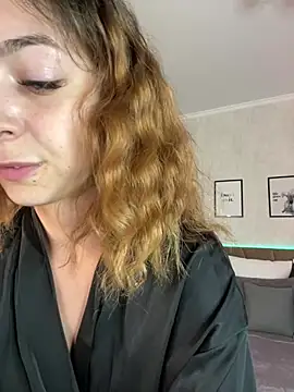LynaFrost stripchat live cam model