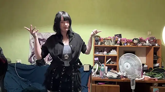 LeanoraHeadlon stripchat live cam model