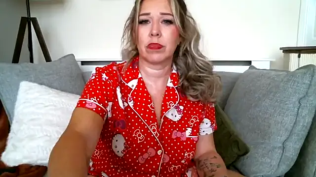 MissHoneyPenny stripchat live cam model