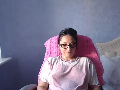 LuckyLisa23 stripchat live cam model