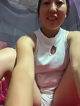 Huonglyna stripchat live cam model