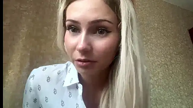 LynnMontiel stripchat live cam model