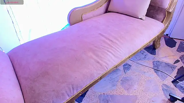 FoxLuxe stripchat live cam model
