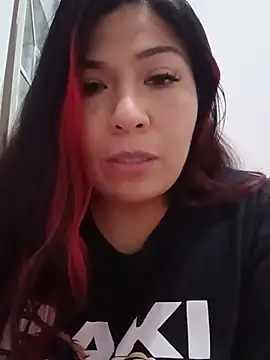 LatinaCalienteMilf stripchat live cam model