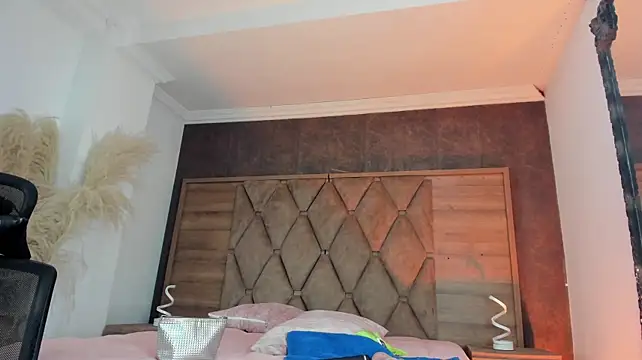 ThaliaHall_1 stripchat live cam model