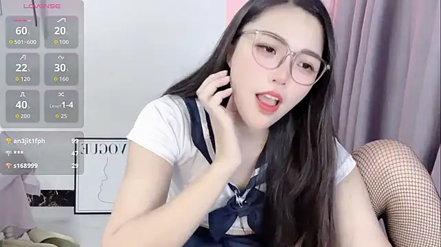 weiwei-8 stripchat live cam model