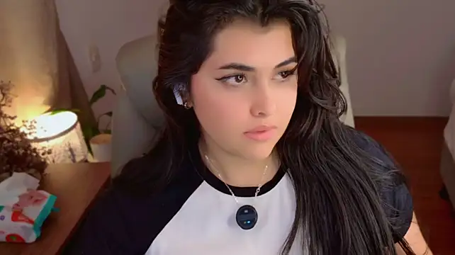 Nannicutee stripchat live cam model