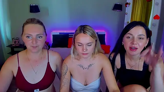 MagicEyess stripchat live cam model