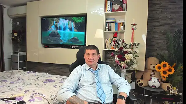 SpartacusDaddy48 stripchat live cam model