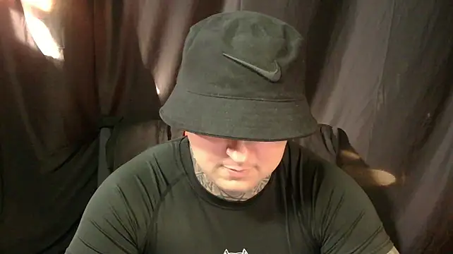 devilWithTats stripchat live cam model