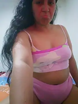 yomeliza stripchat live cam model