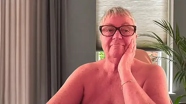 Mystery-Grandmother stripchat live cam model