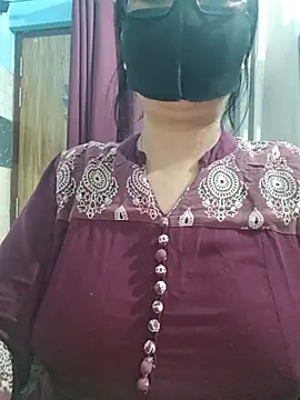 Aishwaryaa_69 stripchat live cam model