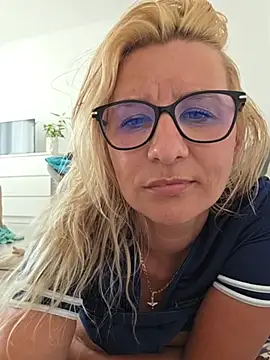 KaylinJan stripchat live cam model