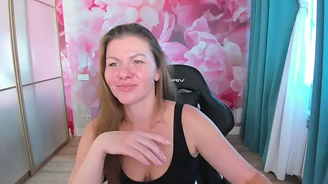 LunaKissesx stripchat live cam model
