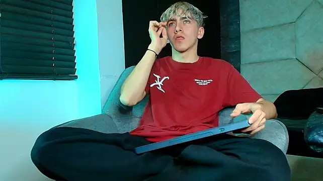 Tyler_Mcrey stripchat live cam model