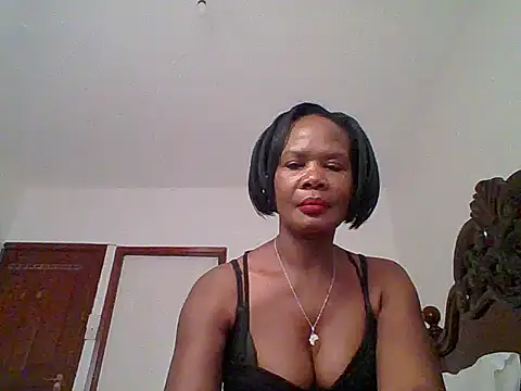 SpicymilfXX stripchat live cam model