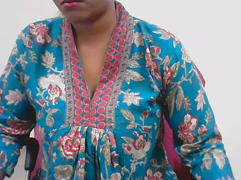 LovingPihu stripchat live cam model