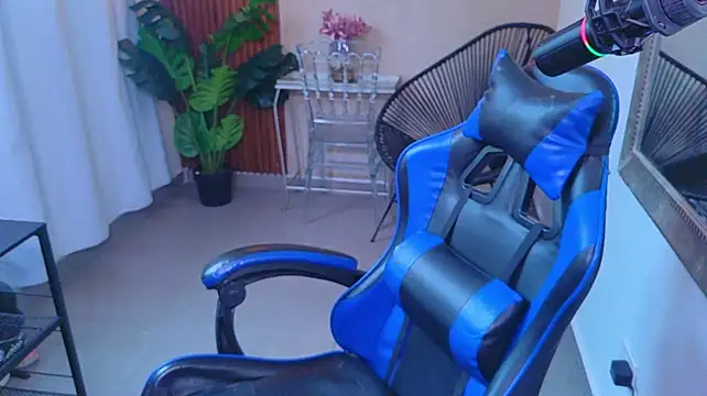 Kenya--Buhle stripchat live cam model