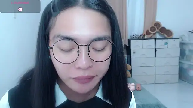 zhaviahale21 stripchat live cam model