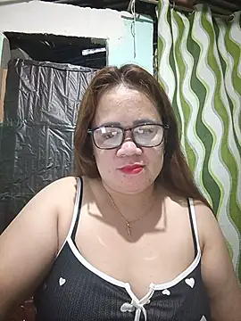 rowena_123 stripchat live cam model