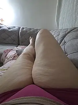 big_yoyo stripchat live cam model