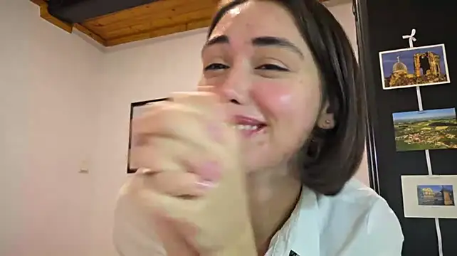 Mikka_Sargoni stripchat live cam model