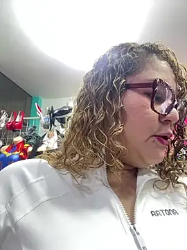 ROSALIASSHOP stripchat live cam model