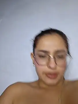 Ary-18 stripchat live cam model