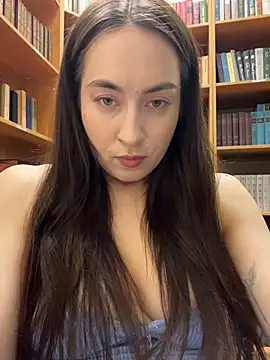 Holly_Play stripchat live cam model