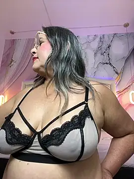 Lucy_Milf_474 stripchat live cam model