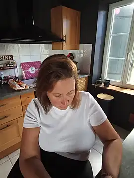 zelda252 stripchat live cam model