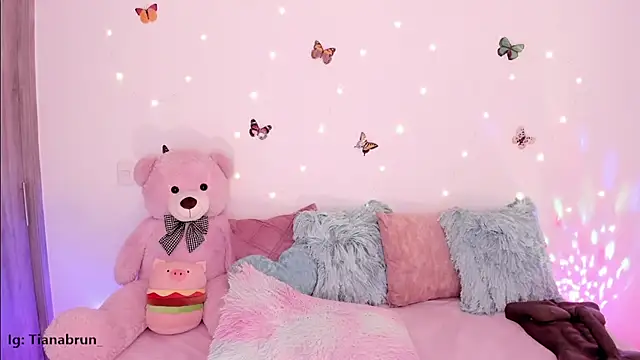 Zara_uwu_ stripchat live cam model