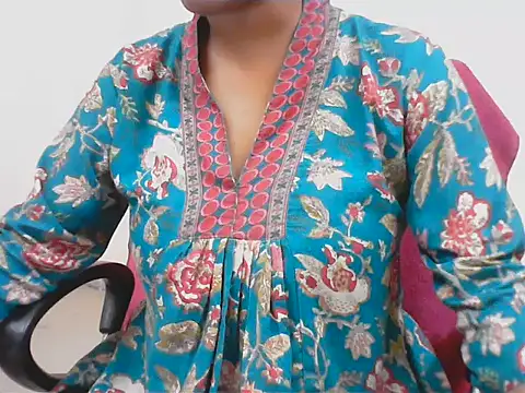 LovingPihu stripchat live cam model