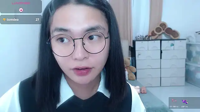 zhaviahale21 stripchat live cam model