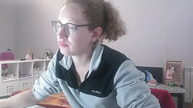 Alice_newhome stripchat live cam model