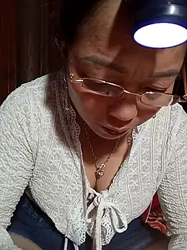 Yellow-pink stripchat live cam model