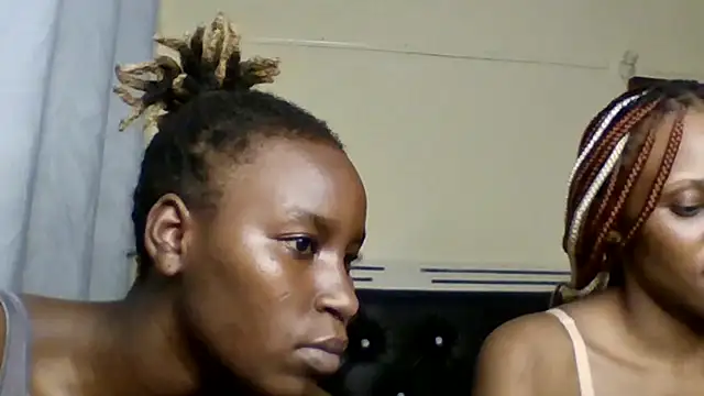 Luxelle stripchat live cam model