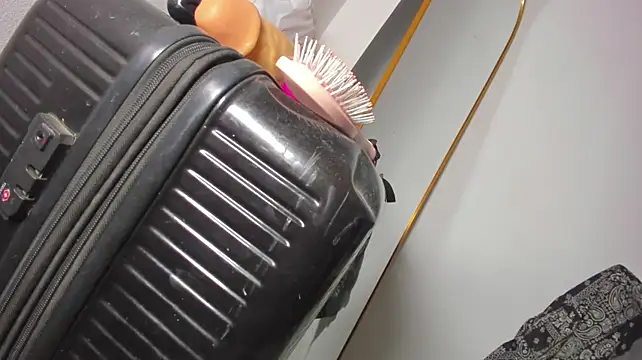 MissCarolinne stripchat live cam model